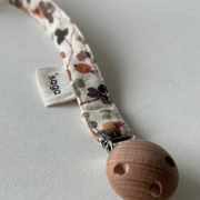 Schnullerclip mit Hagebutten-Motiv aus Bio-Baumwolle und Silikonring: 6 Stck. / 2 x 17 cm Saga Copenhagen      NATURKINDCHEN