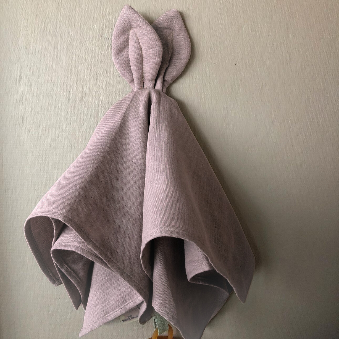 Cuddle Tuch aus Bio-Baumwolle in Mauve mit Schnullerband: 6 Stck. Saga Copenhagen      NATURKINDCHEN