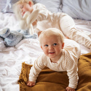 Pyjama mit 2‑Wege‑Reißverschluss Bambu Classic Weiß/Beige: 50/56 Geggamoja      NATURKINDCHEN