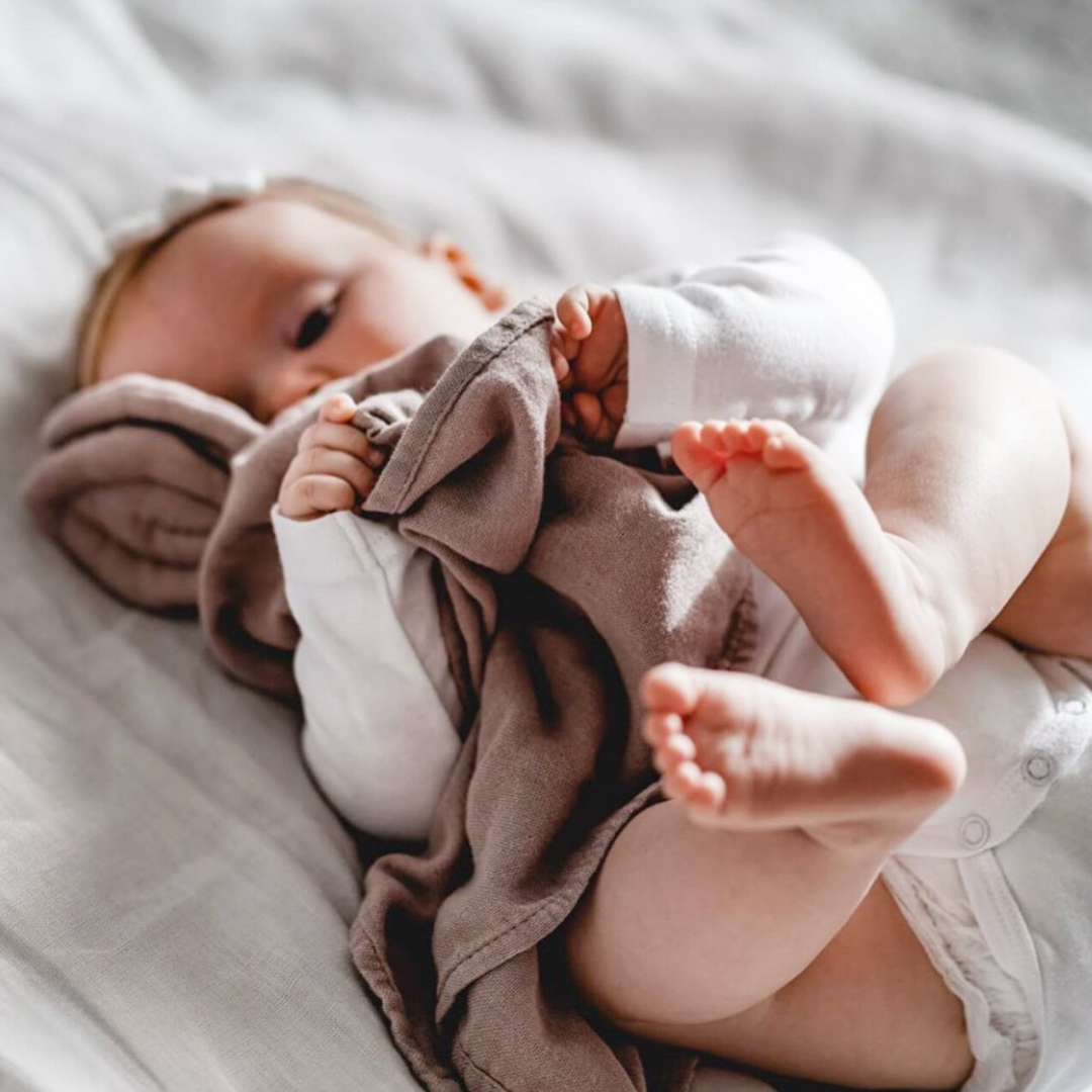 Cuddle Tuch aus Bio-Baumwolle in Mauve mit Schnullerband: 6 Stck. Saga Copenhagen      NATURKINDCHEN