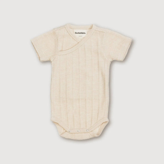 S/S-Bodysuit aus Wolle mit Rippmuster - Oat: 6-12 Monate Finch & Fable      NATURKINDCHEN
