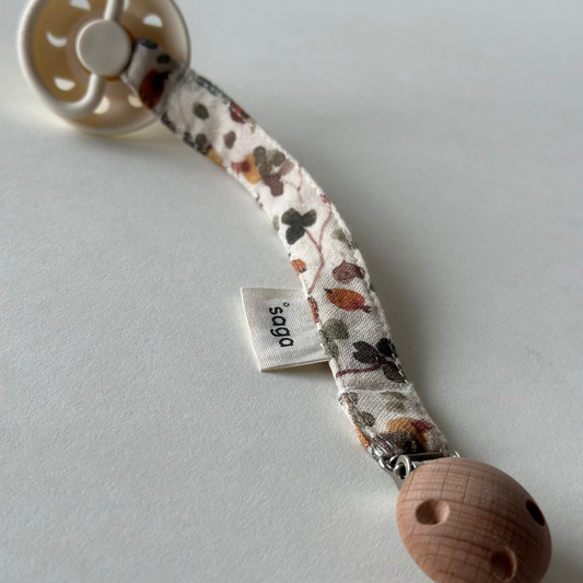 Schnullerclip mit Hagebutten-Motiv aus Bio-Baumwolle und Silikonring: 6 Stck. / 2 x 17 cm Saga Copenhagen      NATURKINDCHEN