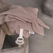 Cuddle Tuch aus Bio-Baumwolle in Mauve mit Schnullerband: 6 Stck. Saga Copenhagen      NATURKINDCHEN
