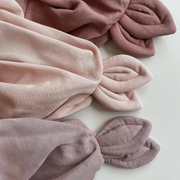 Cuddle Tuch aus Bio-Baumwolle in Mauve mit Schnullerband: 6 Stck. Saga Copenhagen      NATURKINDCHEN